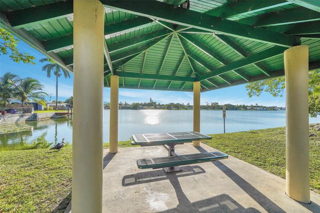 1736 NW 38th Street, Oakland Park, FL 33309