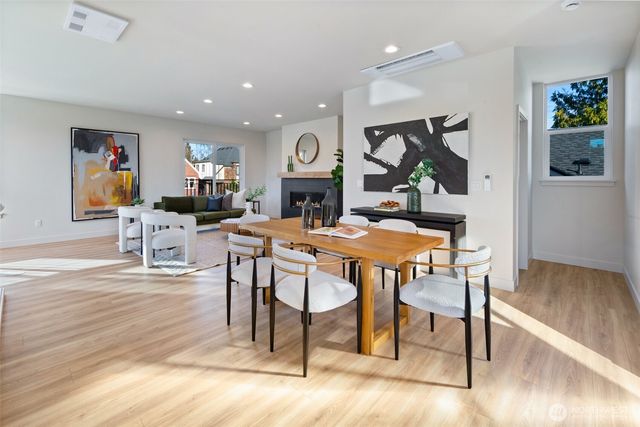 4136 Eastern Avenue N, Seattle, WA 98103