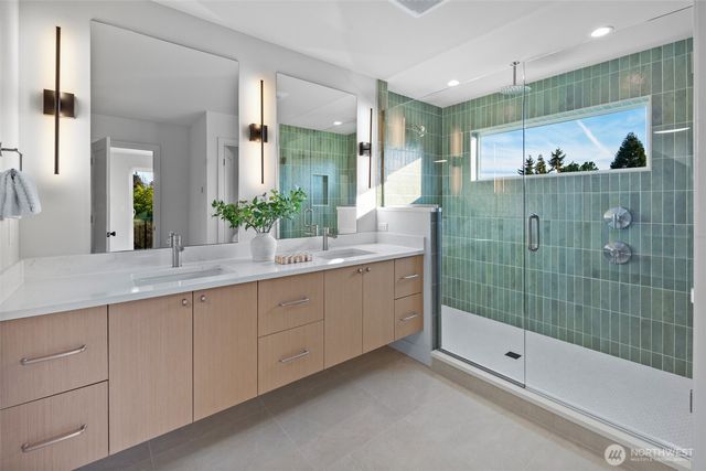 4136 Eastern Avenue N, Seattle, WA 98103