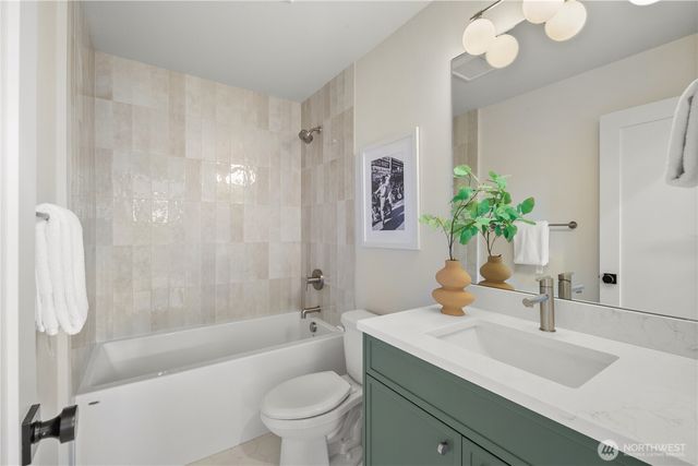 4136 Eastern Avenue N, Seattle, WA 98103