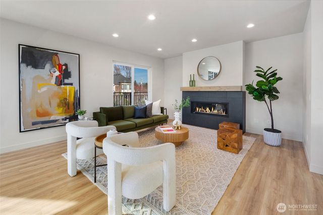 4136 Eastern Avenue N, Seattle, WA 98103