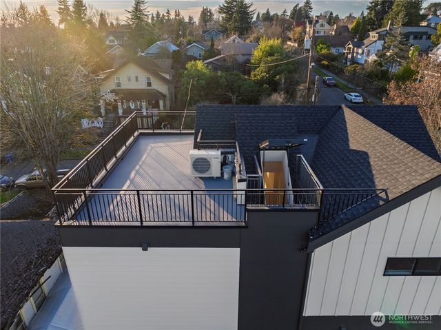 4136 Eastern Avenue N, Seattle, WA 98103