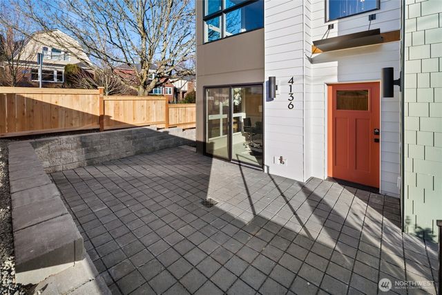 4136 Eastern Avenue N, Seattle, WA 98103