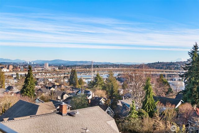 4136 Eastern Avenue N, Seattle, WA 98103