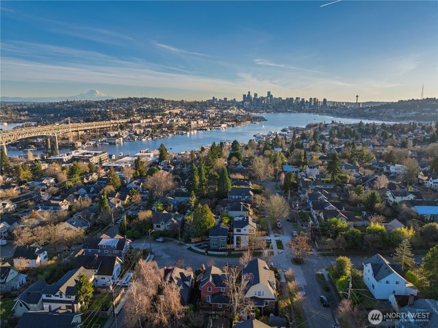4136 Eastern Avenue N, Seattle, WA 98103