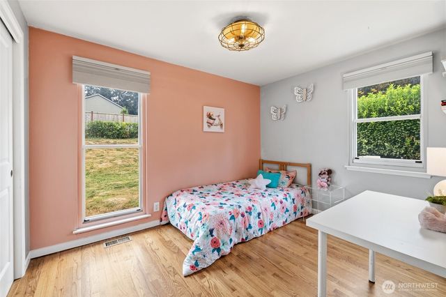 1045 S 197th Street E, Des Moines, WA 98148