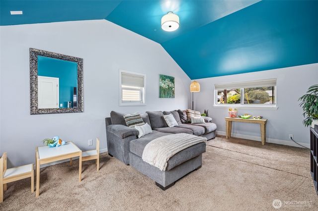 1045 S 197th Street E, Des Moines, WA 98148