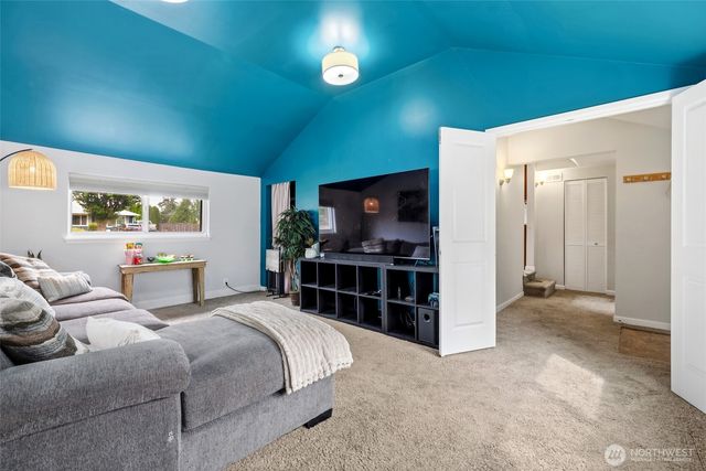 1045 S 197th Street E, Des Moines, WA 98148