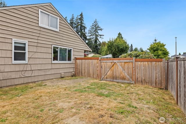 1045 S 197th Street E, Des Moines, WA 98148