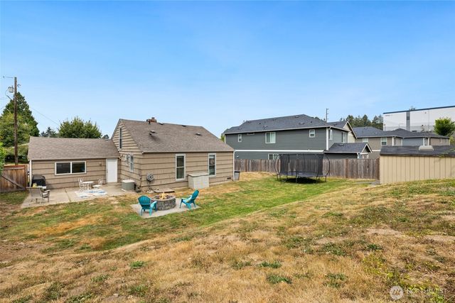 1045 S 197th Street E, Des Moines, WA 98148