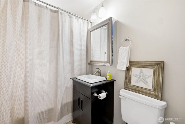 1045 S 197th Street E, Des Moines, WA 98148