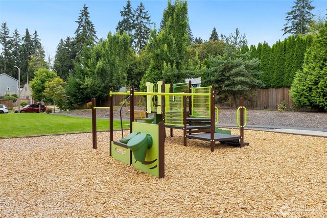1045 S 197th Street E, Des Moines, WA 98148