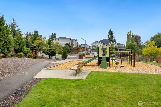 1045 S 197th Street E, Des Moines, WA 98148