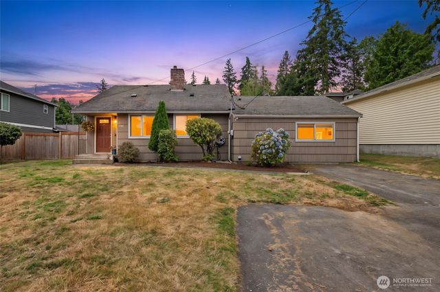 1045 S 197th Street E, Des Moines, WA 98148