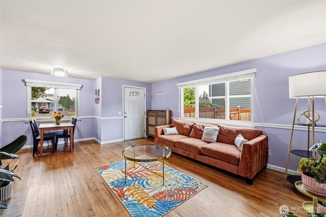 1045 S 197th Street E, Des Moines, WA 98148