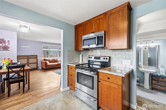 1045 S 197th Street E, Des Moines, WA 98148