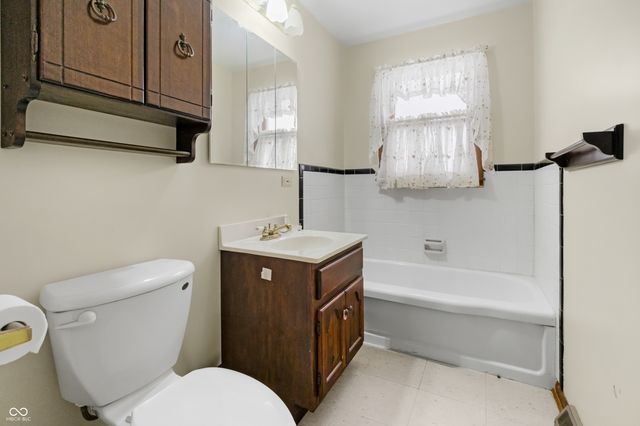 6742 E County Road 900 N, Seymour, IN 47274