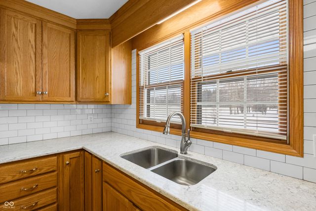 6742 E County Road 900 N, Seymour, IN 47274