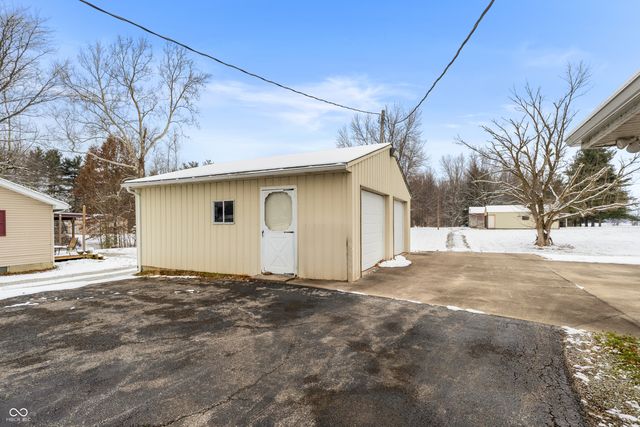 6742 E County Road 900 N, Seymour, IN 47274