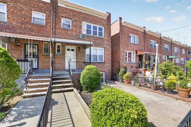 1124 E 213th Street, Bronx, NY 10469