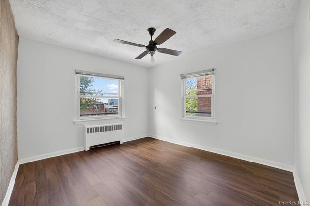 1124 E 213th Street, Bronx, NY 10469