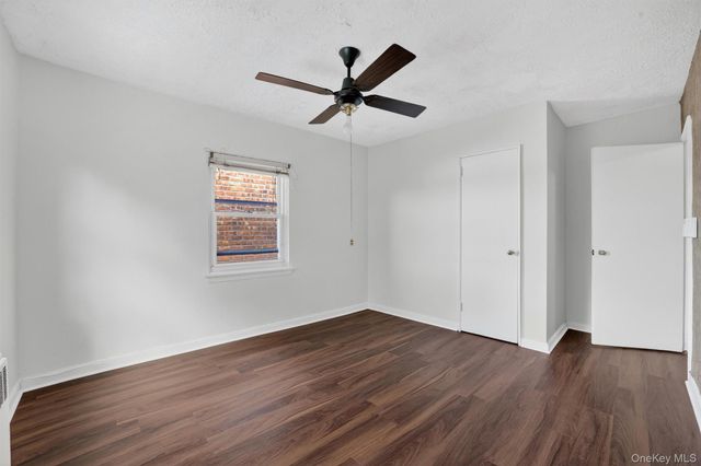 1124 E 213th Street, Bronx, NY 10469