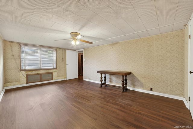 1124 E 213th Street, Bronx, NY 10469