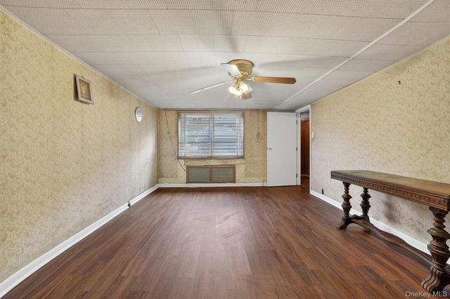 1124 E 213th Street, Bronx, NY 10469