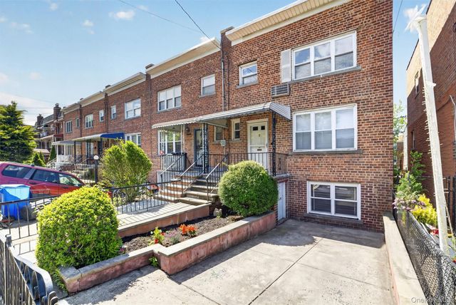 1124 E 213th Street, Bronx, NY 10469