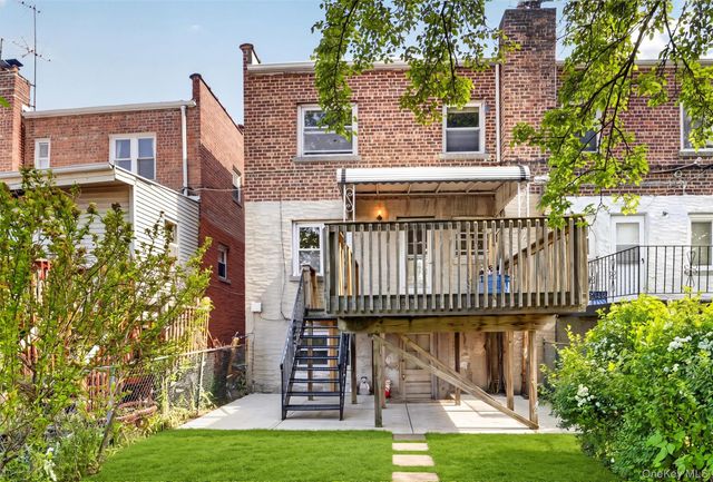 1124 E 213th Street, Bronx, NY 10469
