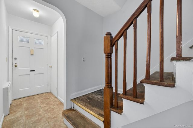 1124 E 213th Street, Bronx, NY 10469