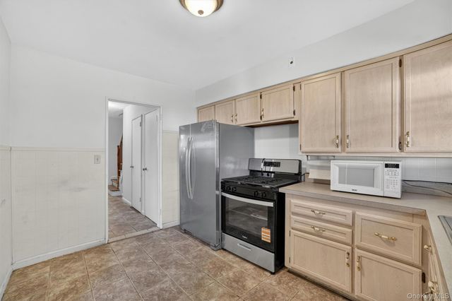 1124 E 213th Street, Bronx, NY 10469