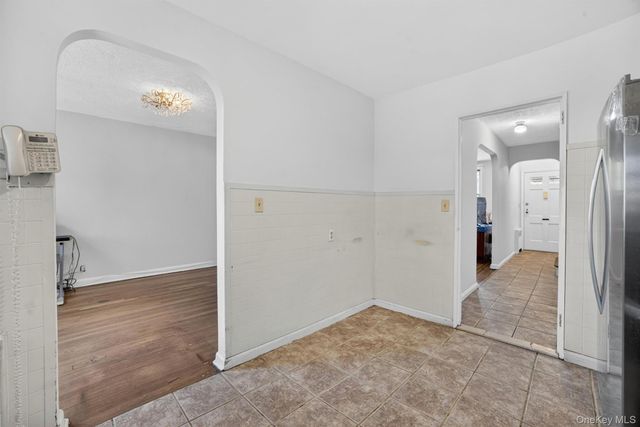 1124 E 213th Street, Bronx, NY 10469