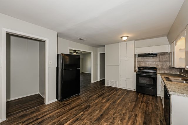 607 Dixon Street, Cleburne, TX 76033