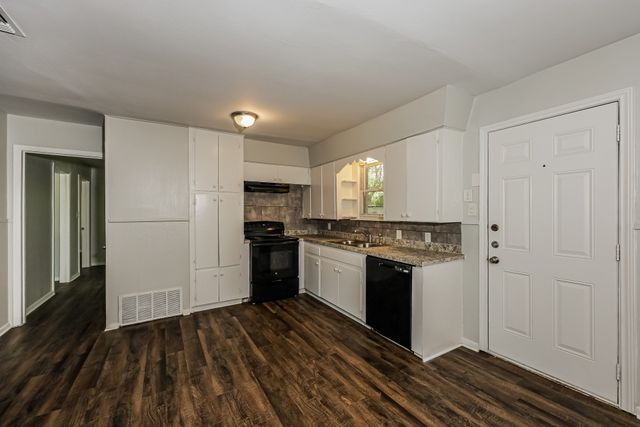607 Dixon Street, Cleburne, TX 76033