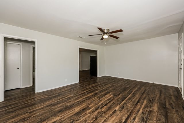 607 Dixon Street, Cleburne, TX 76033