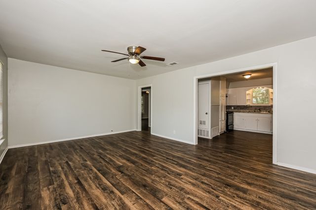 607 Dixon Street, Cleburne, TX 76033