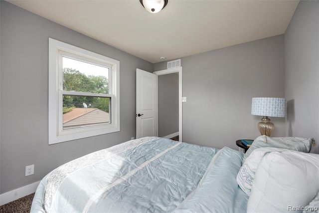 17108 Arlington Avenue, Allen Park, MI 48101