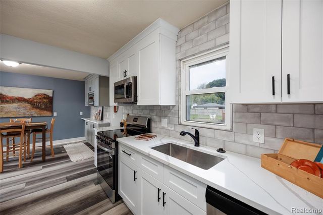 17108 Arlington Avenue, Allen Park, MI 48101
