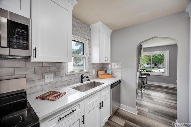 17108 Arlington Avenue, Allen Park, MI 48101