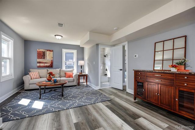 17108 Arlington Avenue, Allen Park, MI 48101