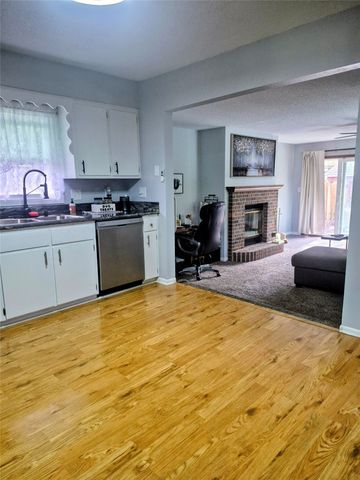435 E LEACH Avenue, Des Moines, IA 50315
