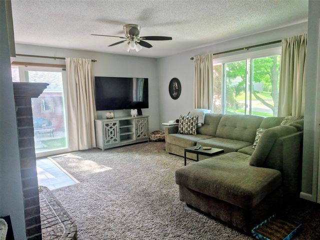 435 E LEACH Avenue, Des Moines, IA 50315