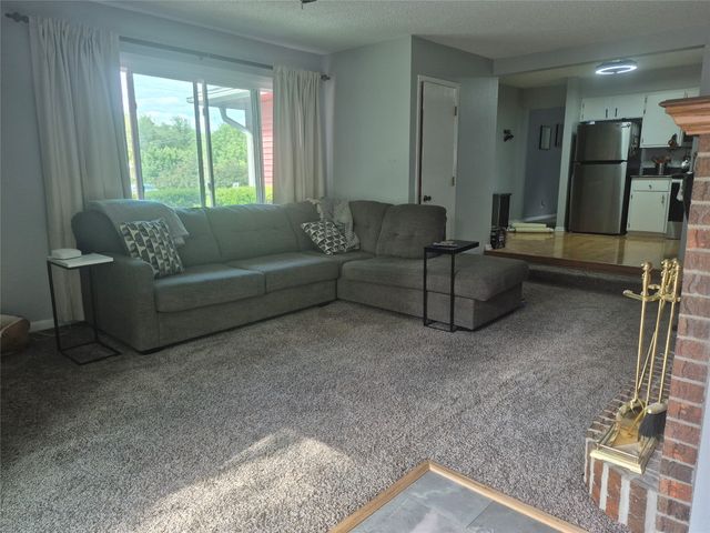 435 E LEACH Avenue, Des Moines, IA 50315