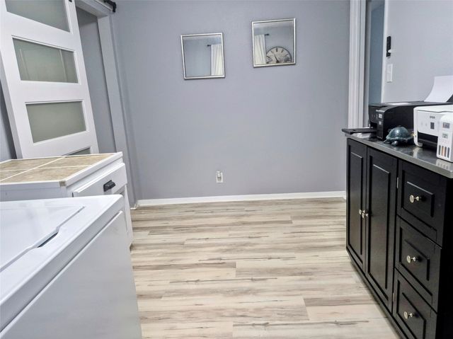 435 E LEACH Avenue, Des Moines, IA 50315