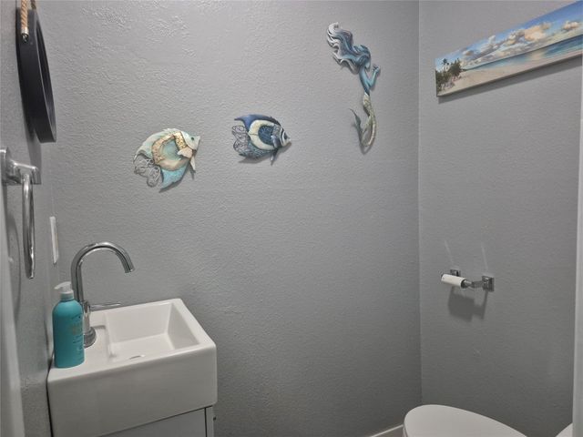 435 E LEACH Avenue, Des Moines, IA 50315