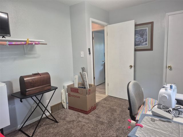 435 E LEACH Avenue, Des Moines, IA 50315