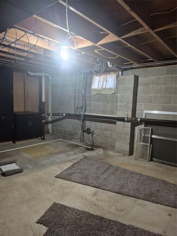 435 E LEACH Avenue, Des Moines, IA 50315