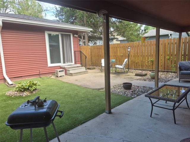 435 E LEACH Avenue, Des Moines, IA 50315