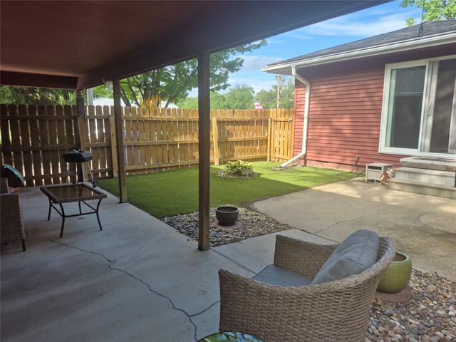 435 E LEACH Avenue, Des Moines, IA 50315